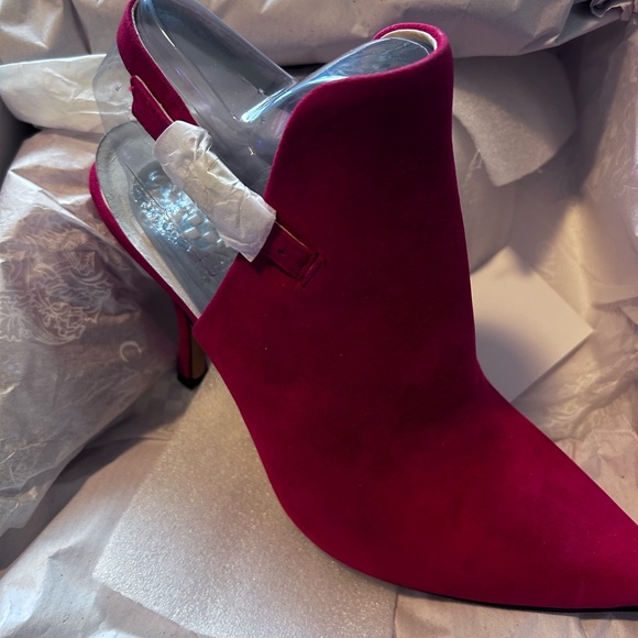 VINCE CAMUTO • Red Suede Heel Bootie • 7M • - Picture 5 of 11